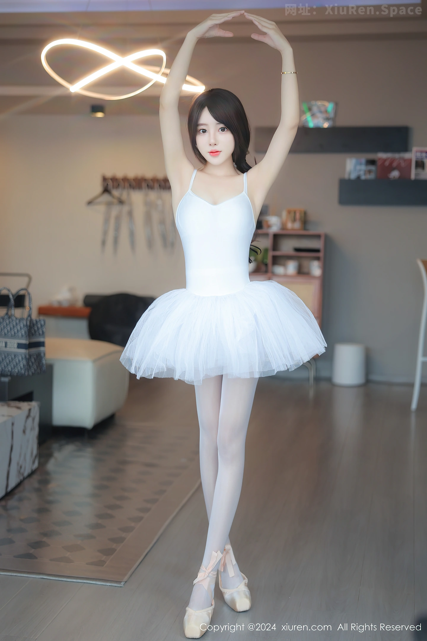 图片[2]-[XiuRen秀人网]VOL.8564 模特桃妖夭性感白色芭蕾连体衣配白丝裤袜秀曼妙身姿诱惑写真80P-秀人网官方网站